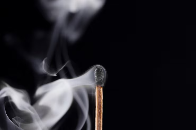 imgi 14 combustible quemado humo fondo oscuro 23 2149419866